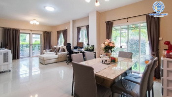 *****บ้านแฝดมือสอง กรุงเทพฯ ม.บุรีรมย์ รามอินทรา-หทัยราษฎร์ หลังมุม เนื้อที่กว้างขวางมากถึง 43.70 ตร.ว. ฟังก์ชัน 3 ห้องนอน 2 ห้องน้ำ ที่จอดรถ 1 คัน ต่อเติมจัดเต็ม รองรับทุกการอยู่อยาศัย ด้านข้างบ้านมีพื้นที่เหลือให้จัดเป็นมุมพักผ่อนได้ ทำเลดี เชื่อมต่อหลากหลายเส้นทาง ใกล้รถไฟฟ้าสายสีชมพู "สถานีคู้บอน" และจุดขึ้นทางด่วน "จุติโชติ"